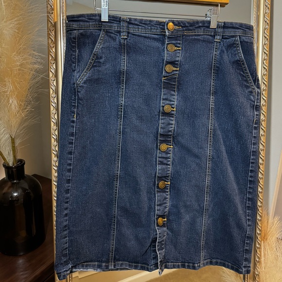 CJ Banks Dark Wash Denim Jean Skirt with Bronze Button Detail - Size 14 - Picture 2 of 8